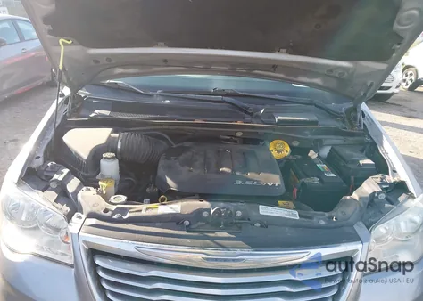 2016 Chrysler Town & Country Touring-L Anniversary Edition z USA, uszkodzony, nr VIN 2C4RC1CG2GR129287